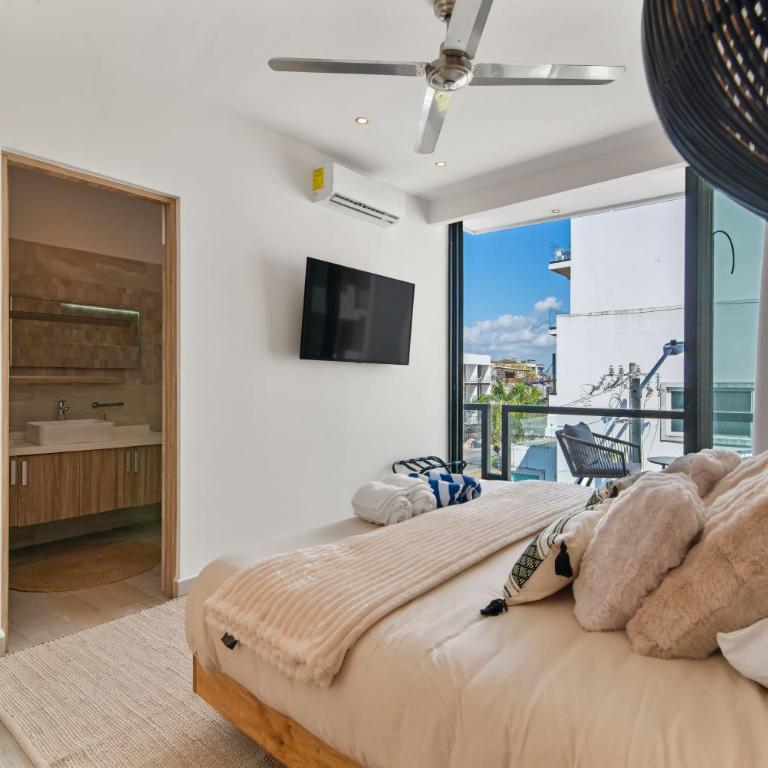 Cozy & New 2BR Rooftop, Central, 10min to beach - Two-Bedroom Apartment with Balcony and Terrace - 12