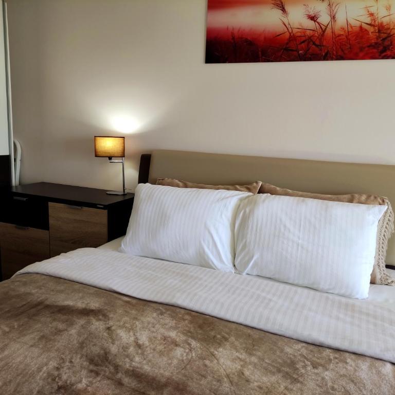 Romantic Hillside Escape Sea View and Infinity Pool - Apartman s 1 Spavaćom Sobom, Balkonom i Pogledom na More - 4