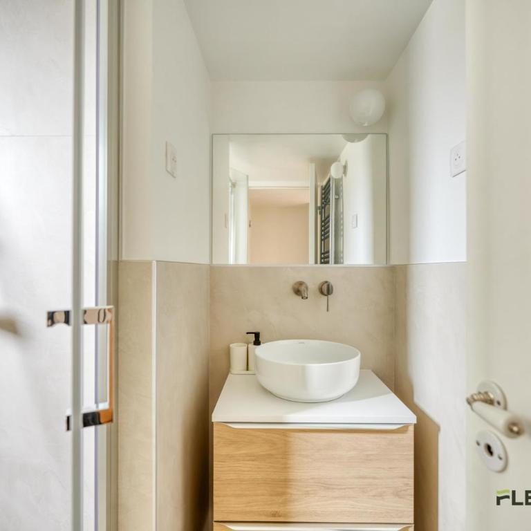 Bright 2-Bedroom Apartment 1 Living Room 2 Bedrooms 51 m Paris 9th - Apartamento - 7