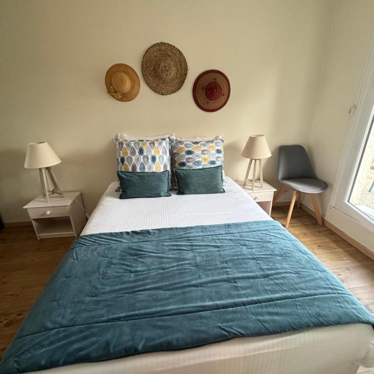 Appartement lumineux à 5 min de la plage - Two-Bedroom Apartment with Balcony - 4