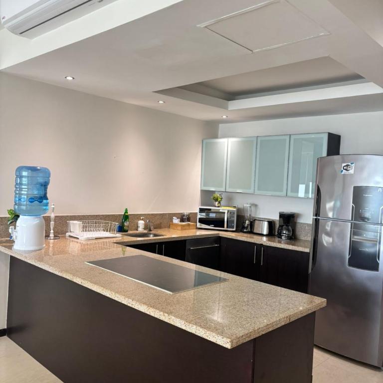 Espectacular departamento frente al mar - Three-Bedroom Apartment - 12