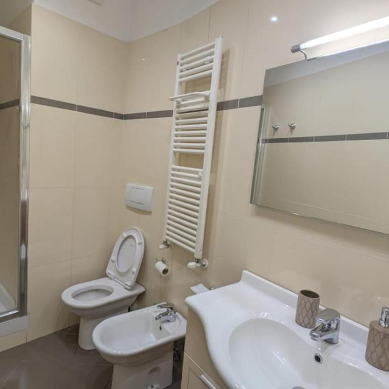 Appia Nuova Lucrezia Apartment - Camera Doppia con Letti Singoli con Vista Città - 1
