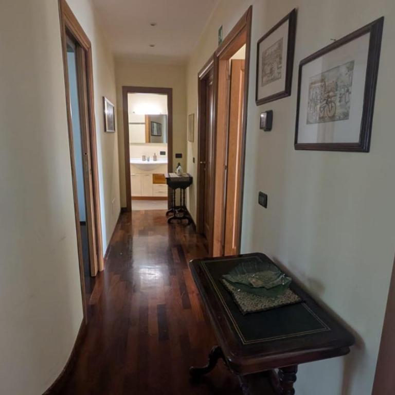 Appia Nuova Lucrezia Apartment - Camera Doppia con Letti Singoli con Vista Città - 3