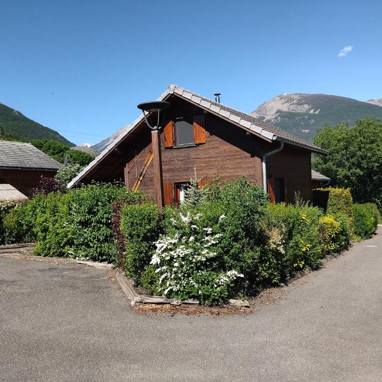 CHALET MONTAGNE CLASSÉ 3 ETOILES ALPES QUEYRAs - Chalet 2 Chambres - 1