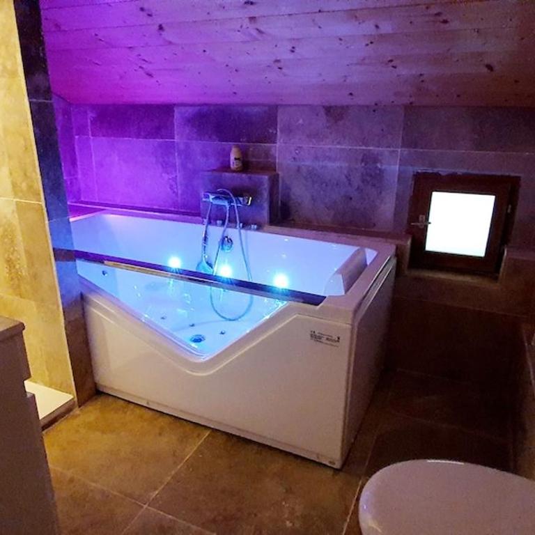 Magnifique Chalet avec Balneo - Chalet - 12