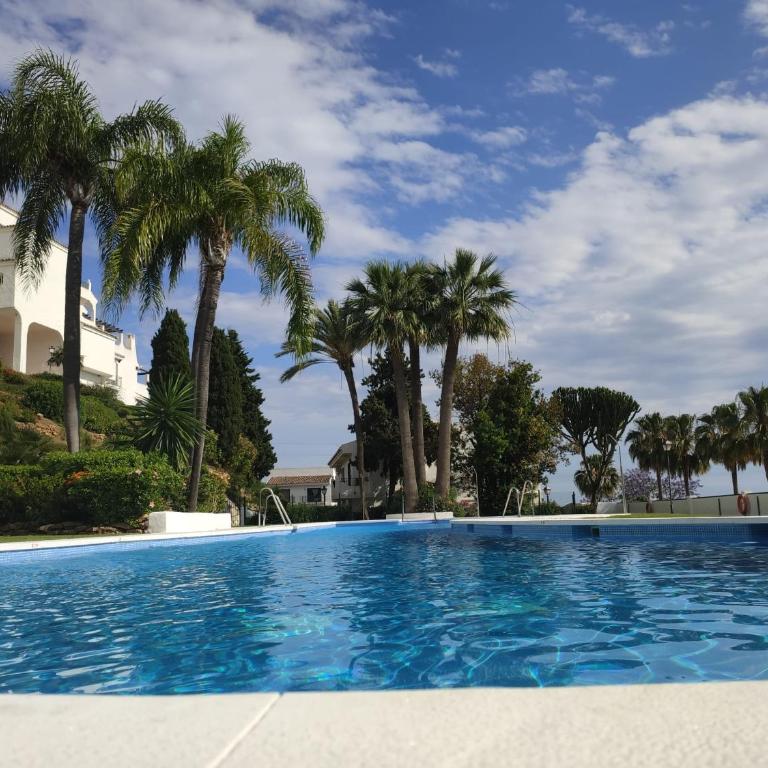 2 Bedrooms Sea View Apartment in Calahonda - Apartamento de 2 dormitorios con vistas al mar - 1