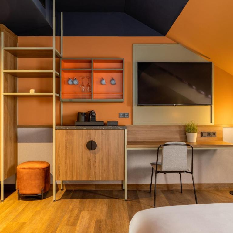 June Six Salzburg, a Tribute Portfolio Hotel - Junior Suite mit Kingsize-Bett - 7