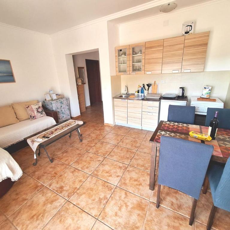 Sea Whisper Apartment - One-Bedroom Apartment - 5