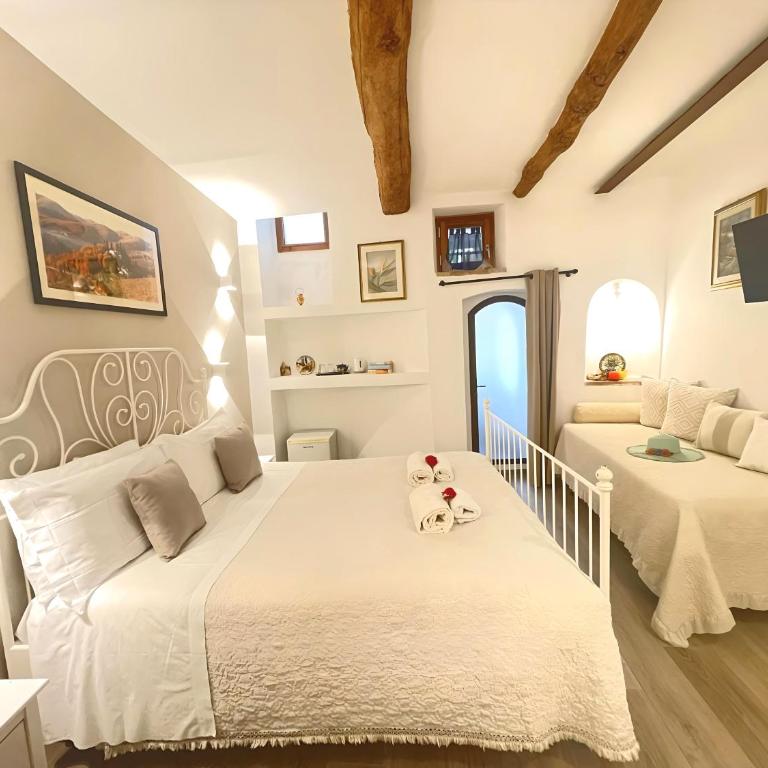 La Casa di Ines - Triple Room with Private Bathroom - 5