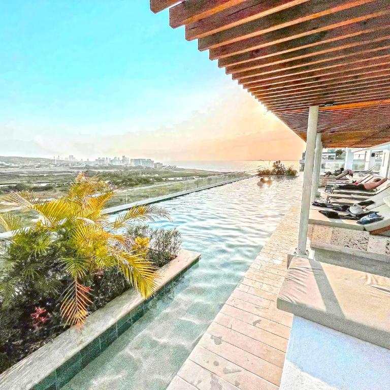 Dominique Luxury - 1 BR - Private Jacuzzi - 13th Floor - One-Bedroom Apartment - 33