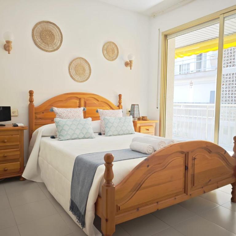 Reina Apartment 150m to Beach with Pool and Balcony near to PortAventura - Apartamento de 2 dormitorios - 51