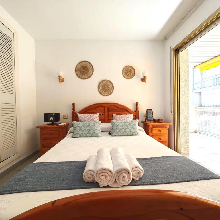Reina Apartment 150m to Beach with Pool and Balcony near to PortAventura - Apartamento de 2 dormitorios - 52