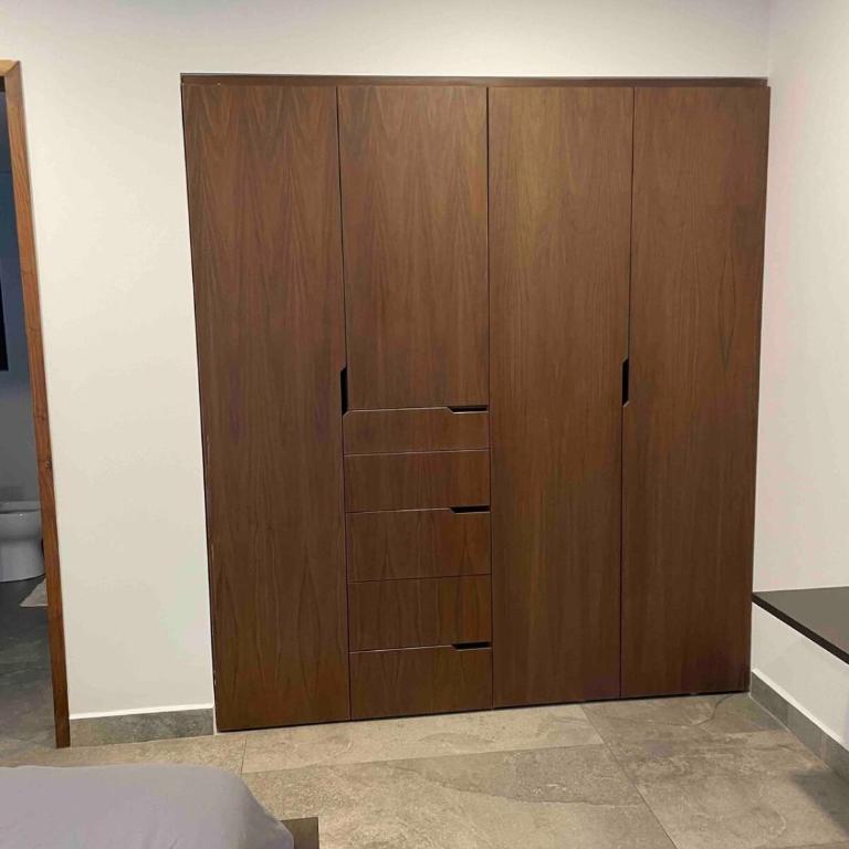 Modern loft 2 blocks from WTC with parking - One-Bedroom Apartment - 7