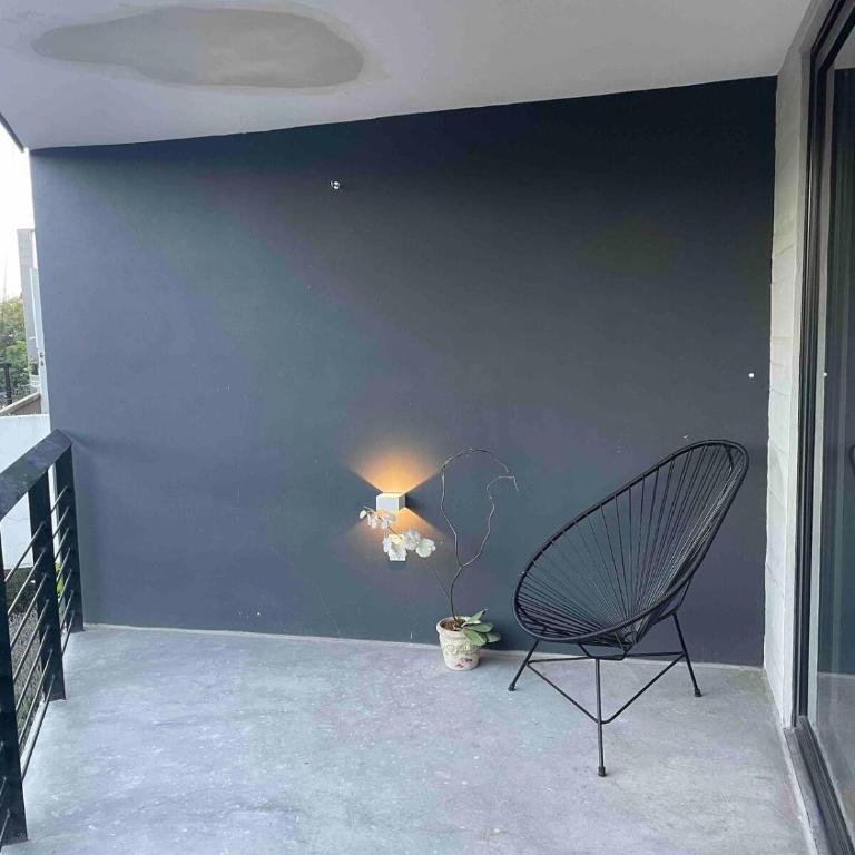 Modern loft 2 blocks from WTC with parking - One-Bedroom Apartment - 8