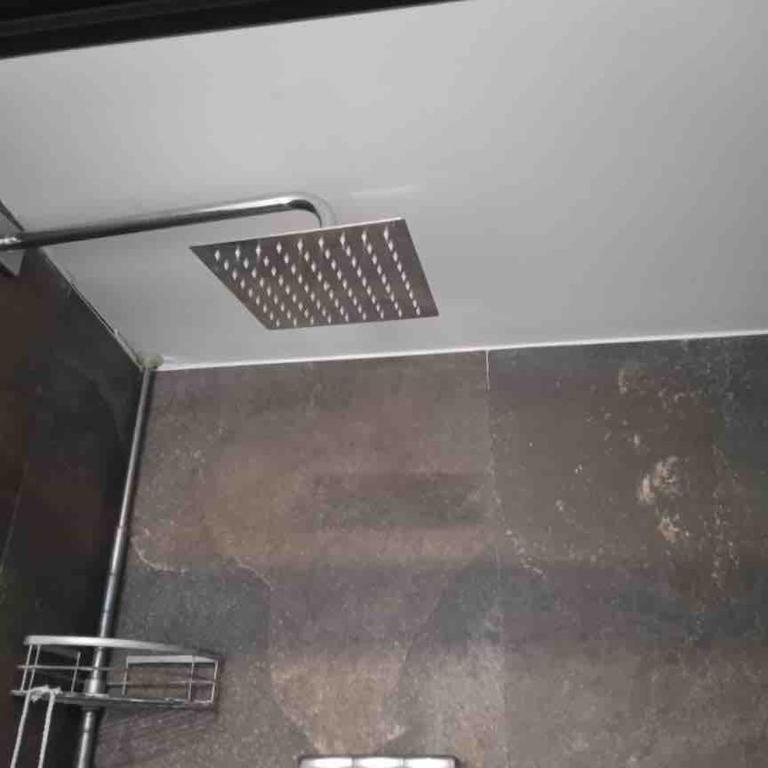 Modern loft 2 blocks from WTC with parking - One-Bedroom Apartment - 12