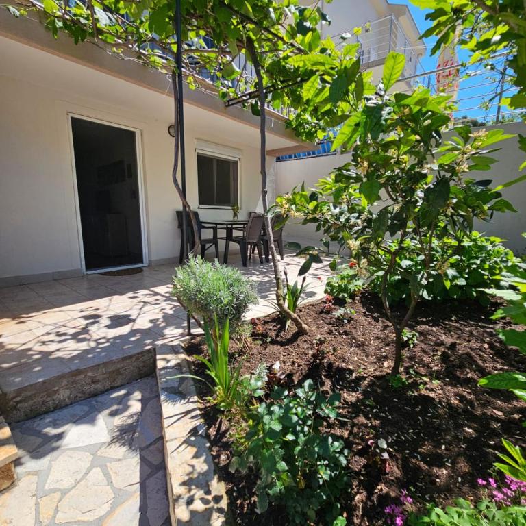 Vila Lučica apartman u prizemlju - One-Bedroom Apartment - 2