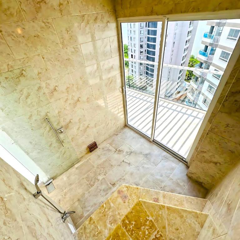 Dominique Luxury - 1 BR - Private Jacuzzi - 13th Floor - One-Bedroom Apartment - 35