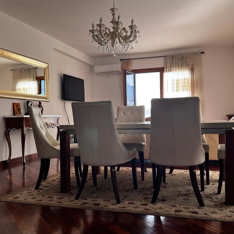 Apartament Rafailovici Budva - Apartman sa 2 Spavaće Sobe, Balkonom i Pogledom na More - 13
