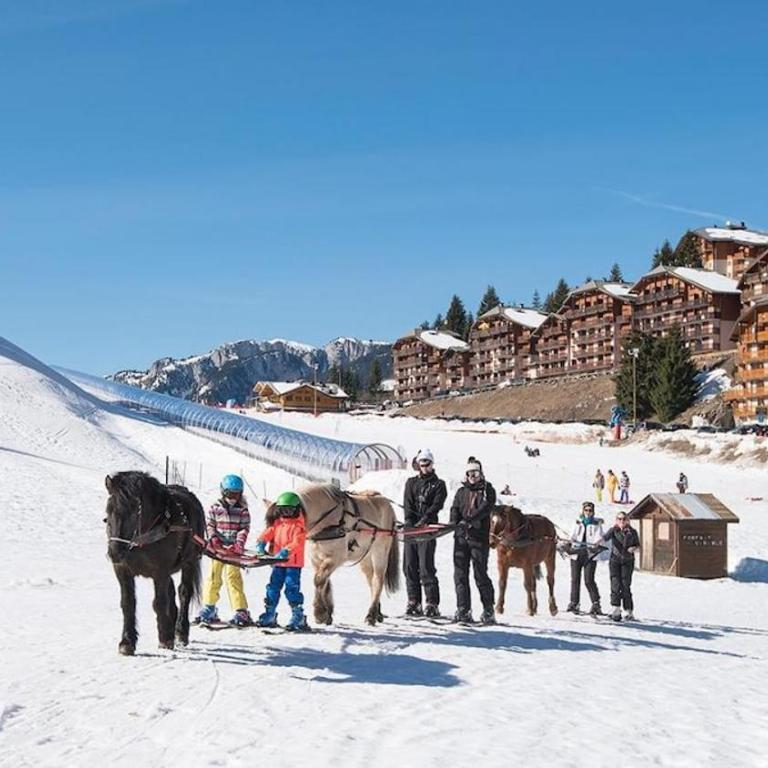 Le pied des pistes, studio 5 pers, balcon sud est, vue sur les montagnes - Appartement 1 Chambre - 3