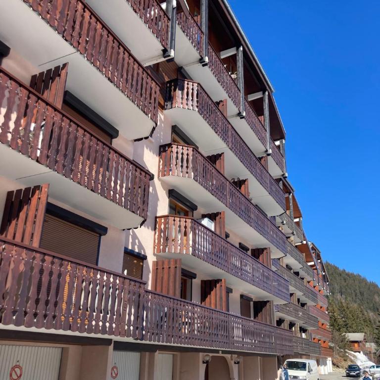 Le pied des pistes, studio 5 pers, balcon sud est, vue sur les montagnes - Appartement 1 Chambre - 1