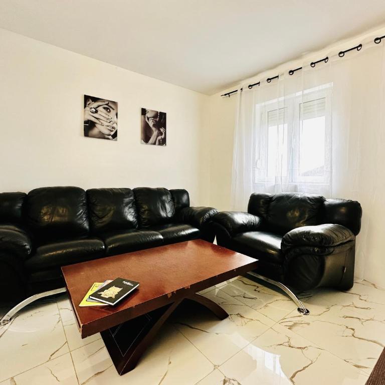 MorePlanina - Two-Bedroom Apartment - 24