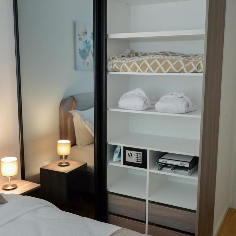 Amazon Royale Apartment - One-Bedroom Apartment with Terrace - 9