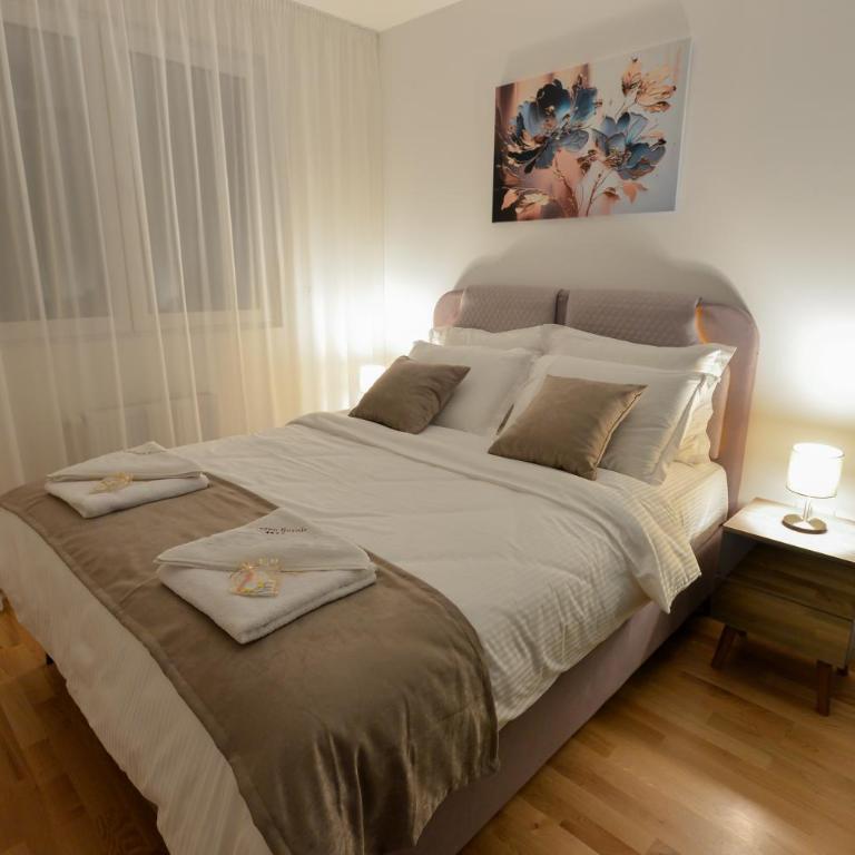Amazon Royale Apartment - One-Bedroom Apartment with Terrace - 23