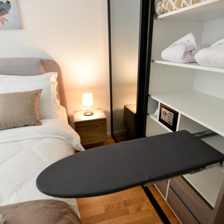 Amazon Royale Apartment - One-Bedroom Apartment with Terrace - 11
