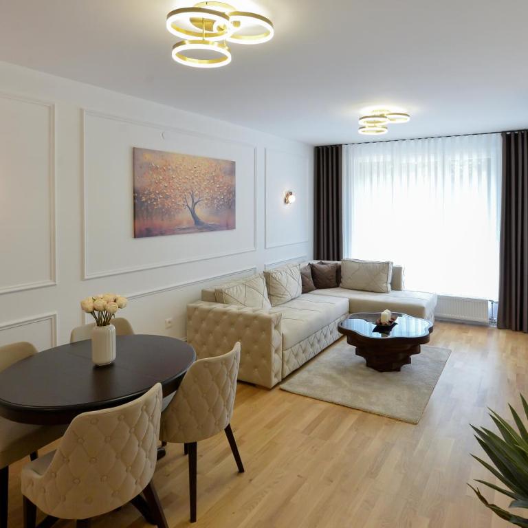 Amazon Royale Apartment - One-Bedroom Apartment with Terrace - 2