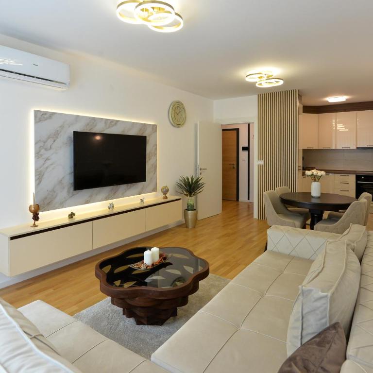 Amazon Royale Apartment - One-Bedroom Apartment with Terrace - 3