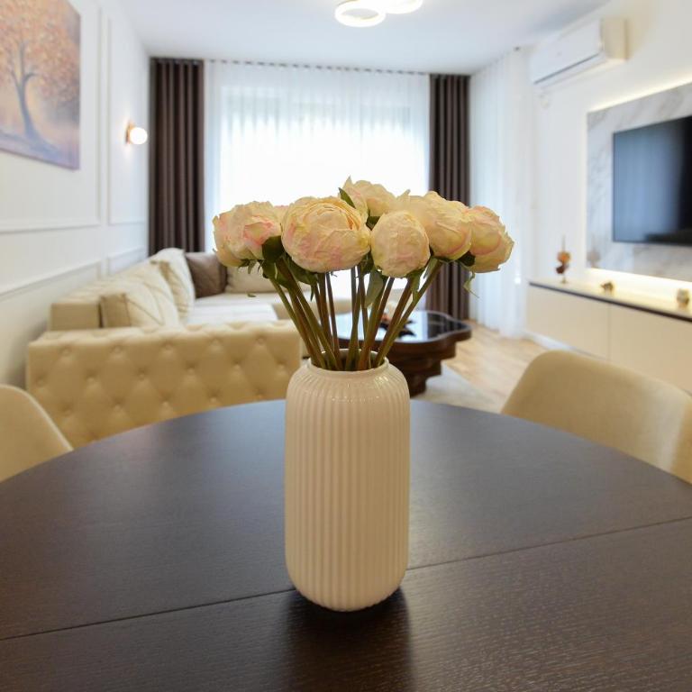 Amazon Royale Apartment - One-Bedroom Apartment with Terrace - 20