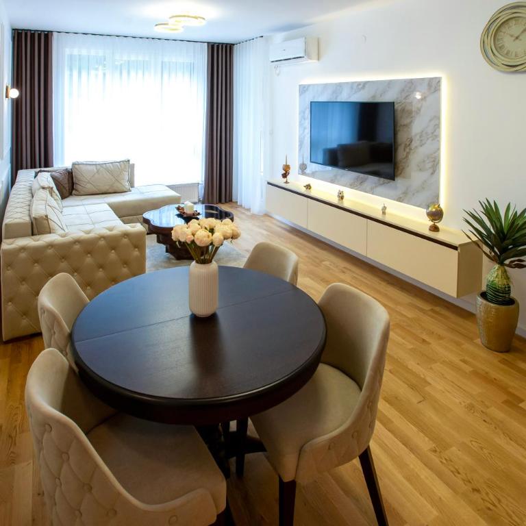 Amazon Royale Apartment - One-Bedroom Apartment with Terrace - 1
