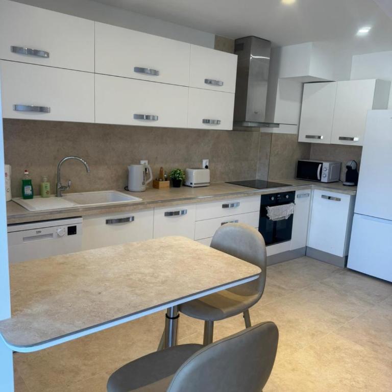 Charmant T2 rénové avec grande terrasse - Apartment - 5