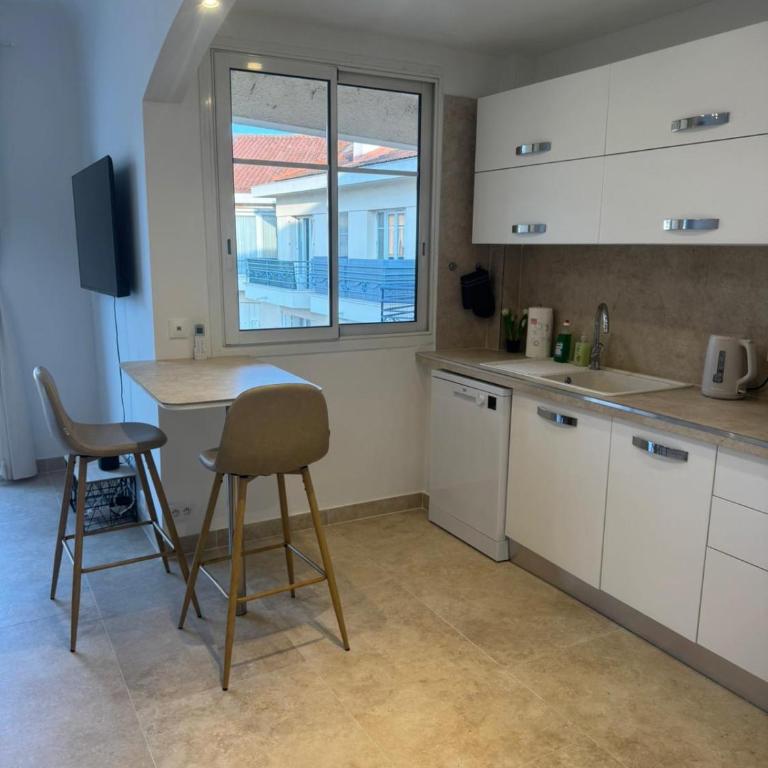 Charmant T2 rénové avec grande terrasse - Apartment - 15