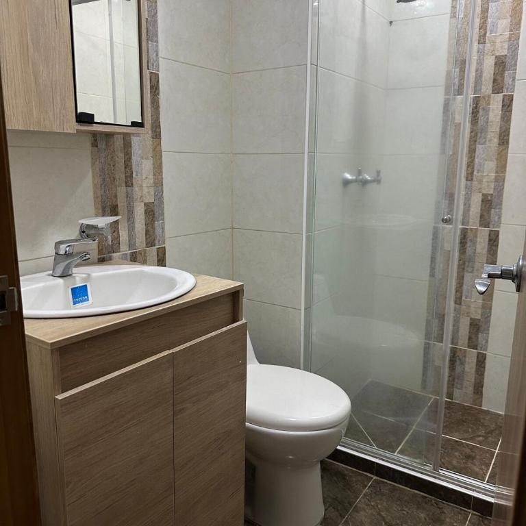 Apartamento familiar en el centro de Pereira - Three-Bedroom Apartment with Balcony - 11