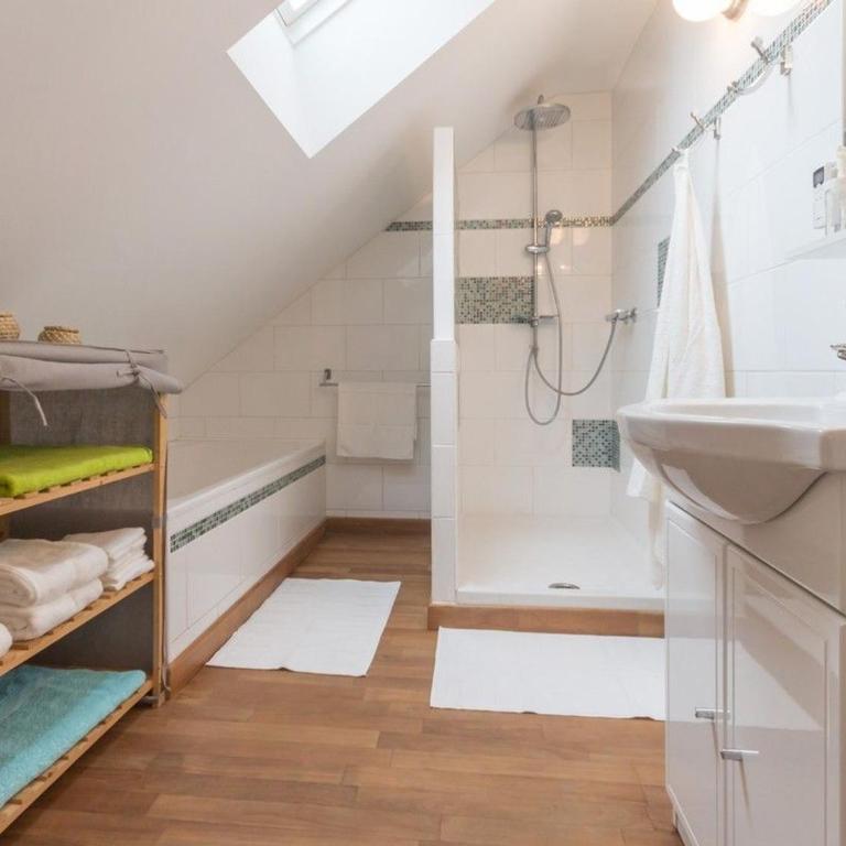Gîte Confortable avec Jardin, Proche Mer et Ville, Équipé pour Familles, Vélo Inclus - Maison 2 Chambres - 7