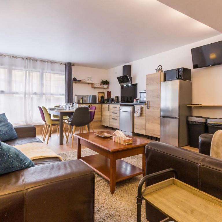Maison de ville à St Nazaire, près du front de mer, climatisée, 3 chambres avec sdb privatives, WiFi - Maison 3 Chambres - 1