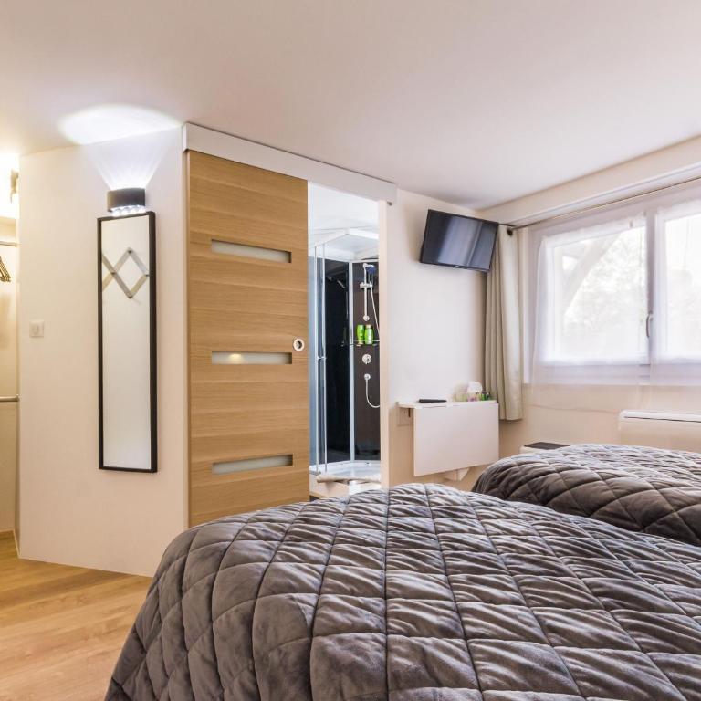 Maison de ville à St Nazaire, près du front de mer, climatisée, 3 chambres avec sdb privatives, WiFi - Maison 3 Chambres - 4