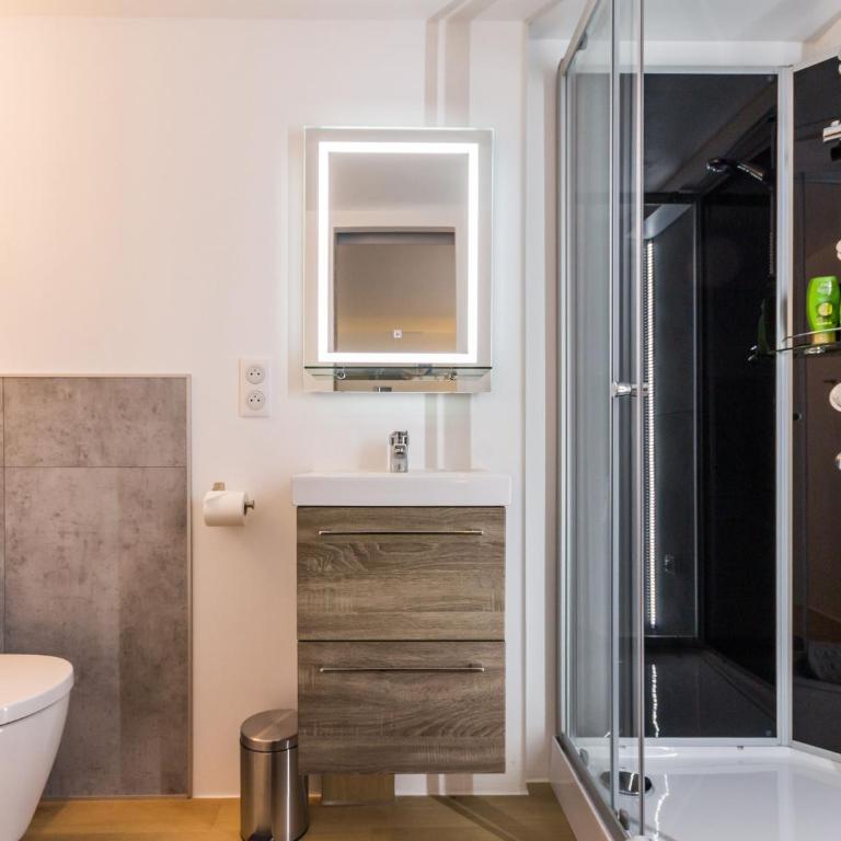 Maison de ville à St Nazaire, près du front de mer, climatisée, 3 chambres avec sdb privatives, WiFi - Maison 3 Chambres - 5