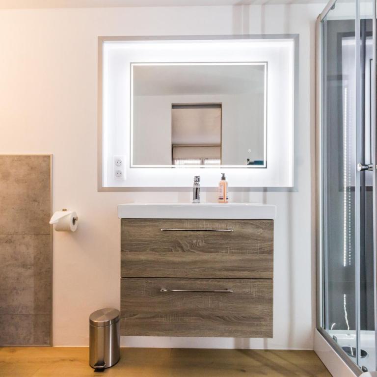 Maison de ville à St Nazaire, près du front de mer, climatisée, 3 chambres avec sdb privatives, WiFi - Maison 3 Chambres - 7