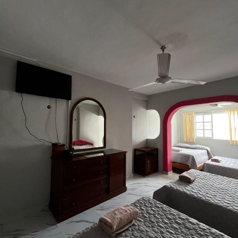 Hotel Cancún Rosa - Habitación Familiar con baño - 2