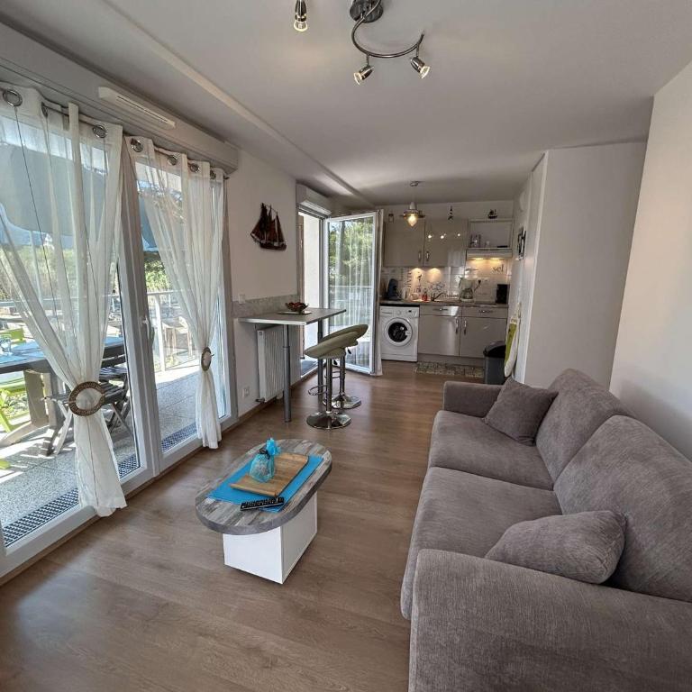 Appartement moderne 2 pièces, 4 couchages, terrasse et parking sécurisé à Saint-Jean-de-Monts - FR-1-224C-351 - Apartment - 2