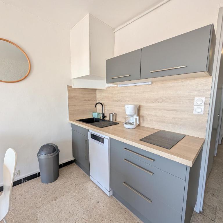 Appartement T2 Front de Mer avec Balcon et Parking – Confort et Activités à Proximité - FR-1-797-37 - Appartement - 11