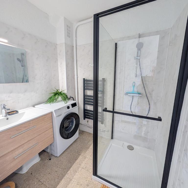 Appartement T2 Front de Mer avec Balcon et Parking – Confort et Activités à Proximité - FR-1-797-37 - Appartement - 16