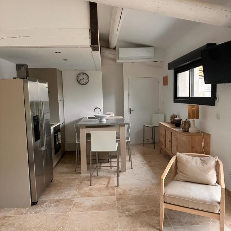 La maison d'HamiH "Gîte et Chambres d'hôtes - Studio - Vue sur Piscine - 25