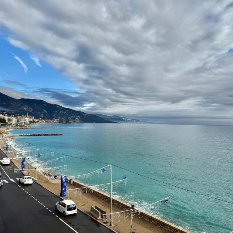 Casa Sud Menton Superbe front mer, appartement rénové, parking & climatisation - Studio mit Meerblick - 33