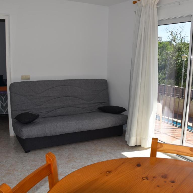 Apartamentos Les Palmeres - Apartamento de 2 dormitorios con vistas a la piscina y balcón (4 adultos) - 3