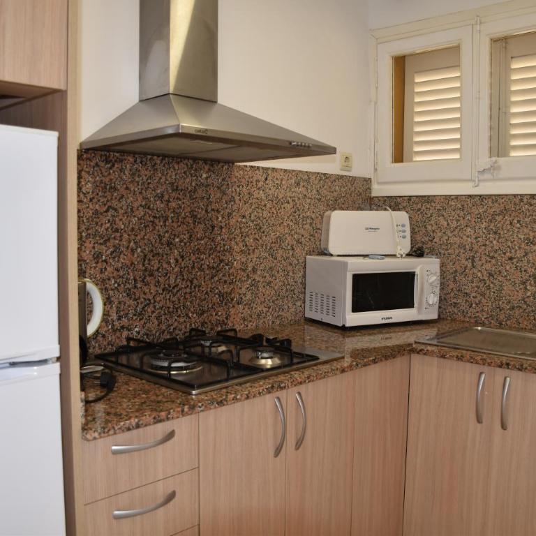 Apartamentos Les Palmeres - Apartamento de 2 dormitorios con vistas a la piscina y balcón (4 adultos) - 6