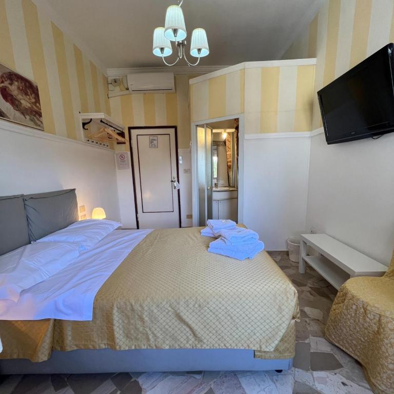 Souvenir Maya - Double Room with Private Bathroom - 9