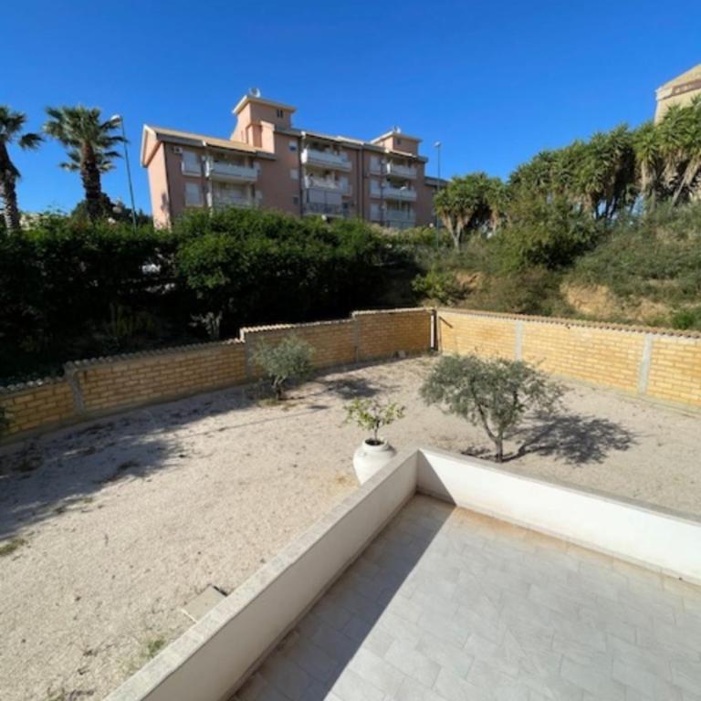 Casa Vacanze IL GIGANTE Comfort a Due Passi dalla Valle dei Templi - Camera Matrimoniale con Balcone - 1